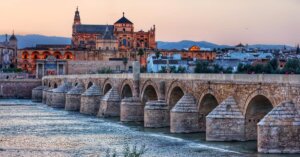 Vista de la ciudad de Córdoba desde el puente romano